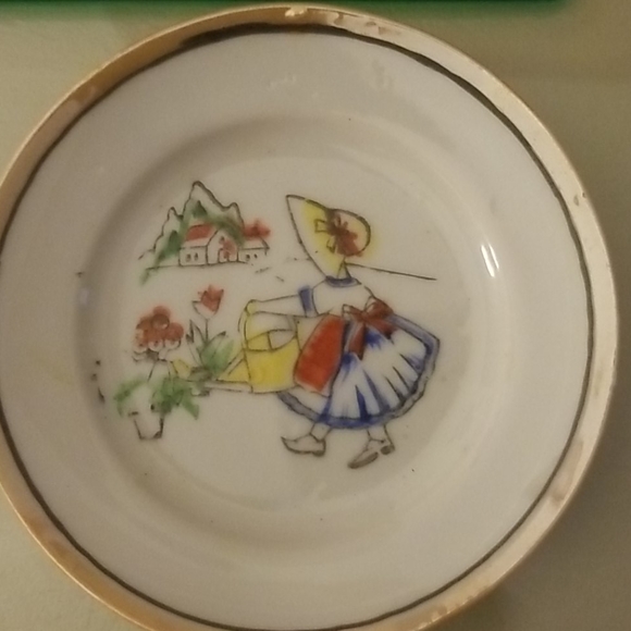 8 piece child's tea set. Fair condition. Vintage. - Picture 7 of 7